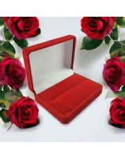 Czerwone klasyczne pudełko na obrączki lub pierścionki